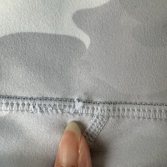 Yogalicious Lux Camo Gray Leggings Side Pocket Size Small - Picture 12 of 12